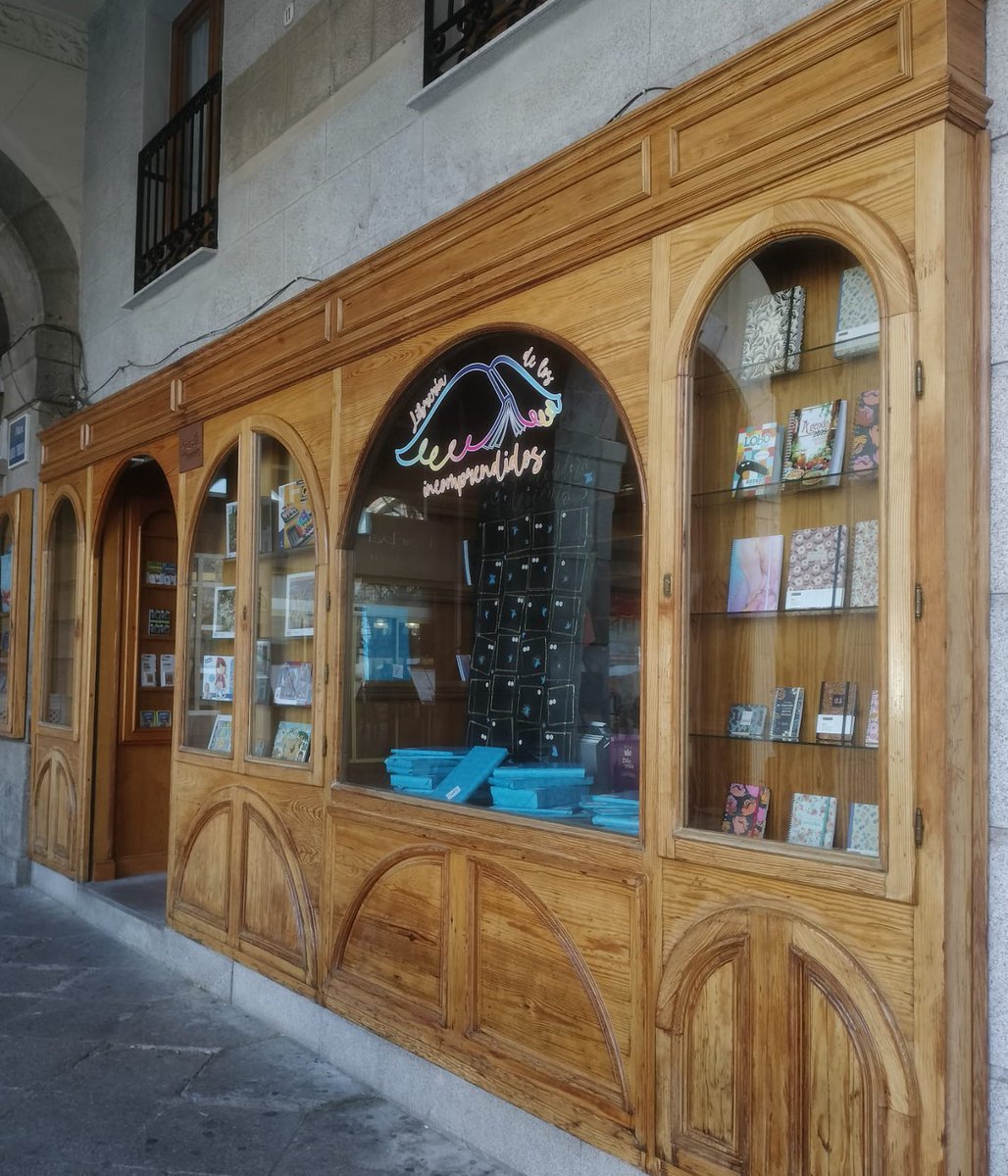 FranciscodPaula's tweet photo. Buenos días! Hoy pasa una cosa que me hace mucha ilusión. Se inaugura en Ávila una librería que se llama La librería de los incomprendidos. La librera es Irene, una chica que conocí hace un montón de años gracias a lmis libros y que es una valiente. Espero que te vaya genial @Irenoflix!!! A trabajar que solo me faltan 4 capítulos! Buen sábado.