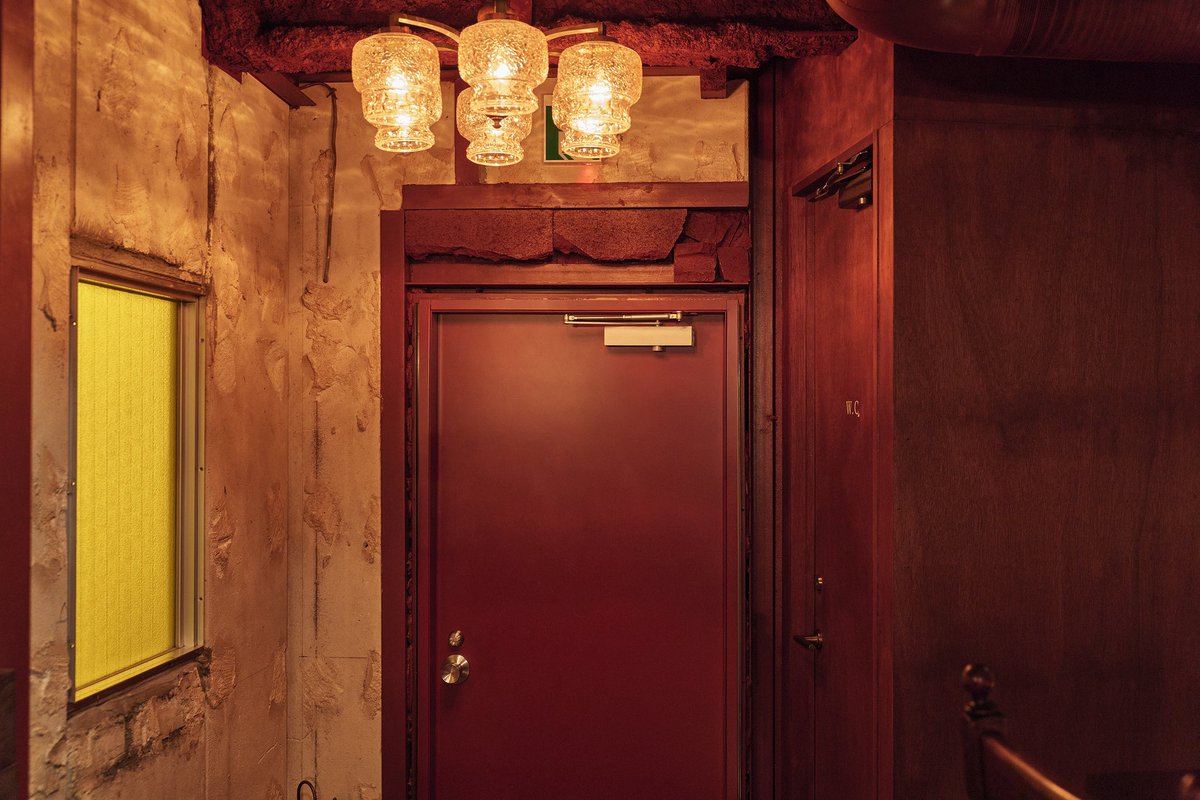 育てていく深紅のbar　-完成しない改修 -
エントランス廻り

photo : yasuhiro takagi