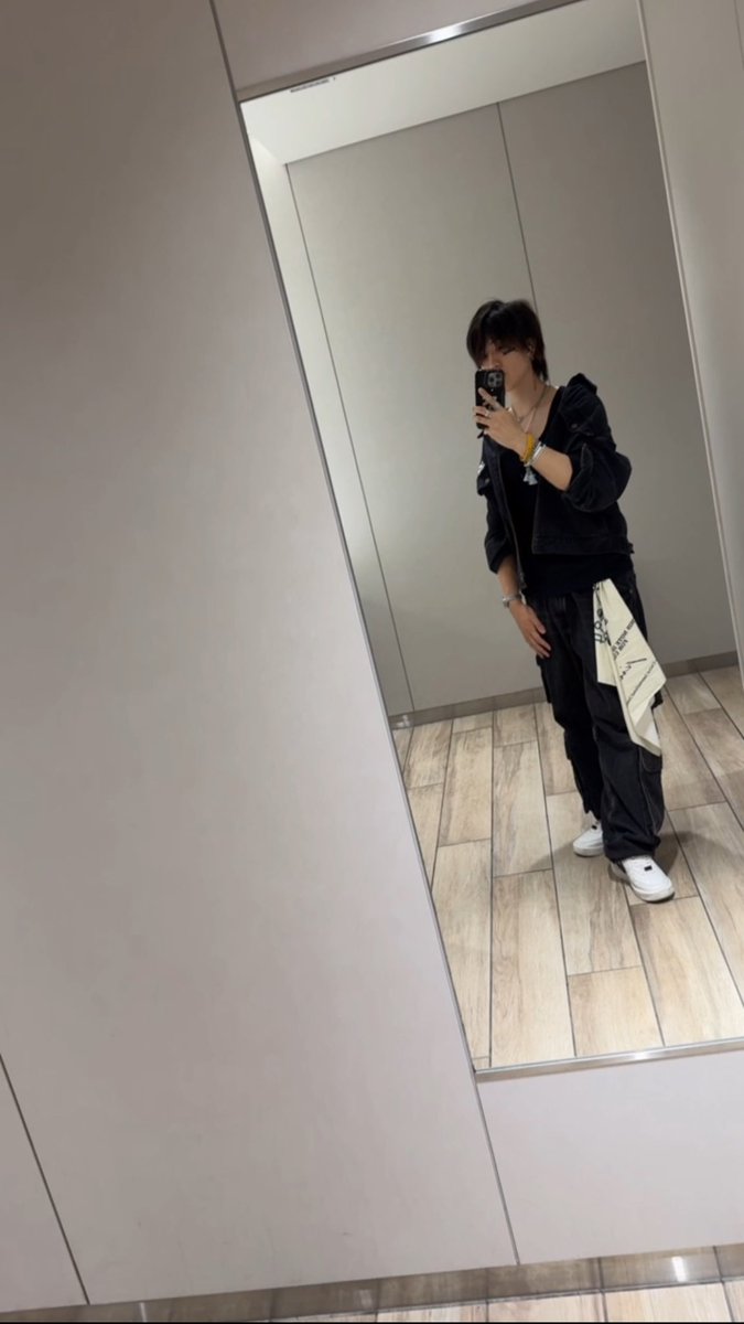 takuma653's tweet photo. WEEKEND LIVE 3daysいろんな服装で参戦できてよかった☺️
仁くんにハマって英語話したくなって留学をすることに✌️✌️

留学前に次の6月のライブが楽しみ✨✨
当たって欲しいな〜🙏🙏

#仁とのWEEKENDは終わらない https://t.co/jG6dgONsZ6
