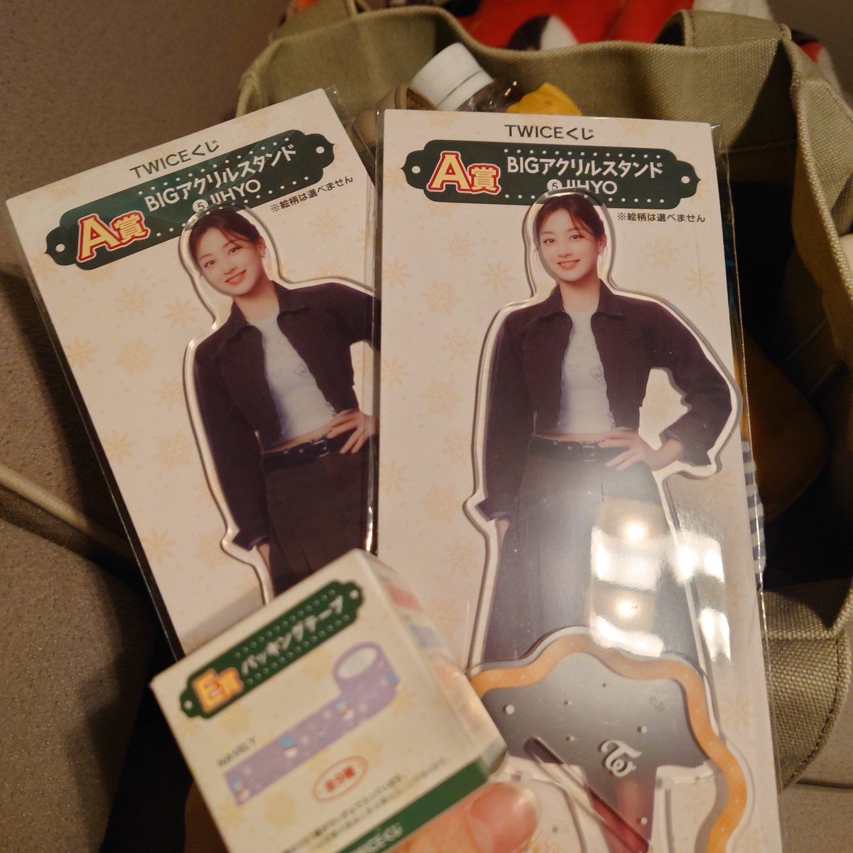 どういうこと！！！笑 アクスタのジヒョちゃんを、ミナちゃんに交換し