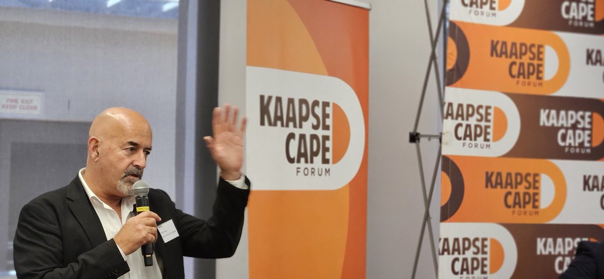 KaapseCapeForum's tweet photo. Mark Kuys, Hoof van @afriforum Inligting sê elkeen het 'n verantwoordelikheid in polisiëring. "Alhoewel die regering 'n verantwoordelikheid het, is dit belangrik om te weet gemeenskappe het ook."
#HoerikwaggoIndaba #KaapseForum https://t.co/sinuO2Camc