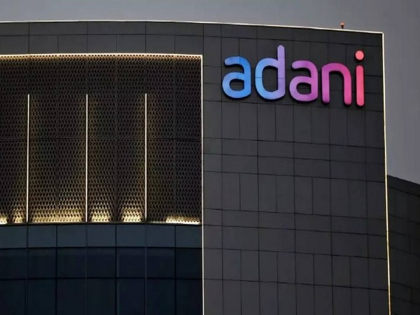 ani_digital's tweet photo. SVPI Airport takes innovative measures to minimise bird strikes
Read @ANI Story
https://t.co/Gg5mZRxCIG
#AhmedabadAirport #AdaniGroup #SVPI https://t.co/VE8aueWaJY