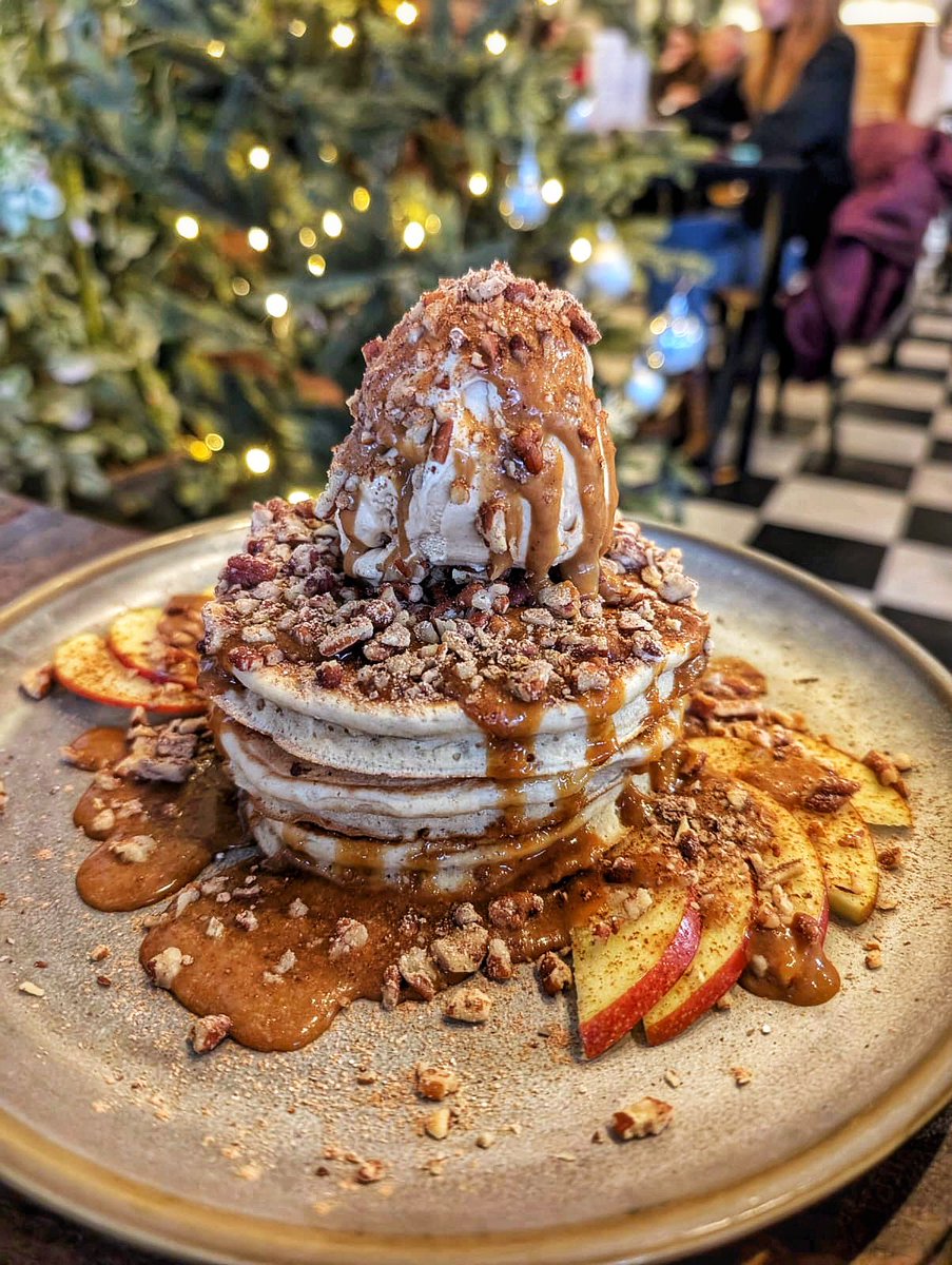 wearevegivores's tweet image. Then it was the weekend 😎

Lots of exciting stuff coming your way over the next few weeks but for now you’ll have to make do with the best pancakes we’ve ever done 😋

Happy Saturday &amp;amp; hopefully see you soon 🙌🥳

#wearevegivores #pancakestack #veganpancakes