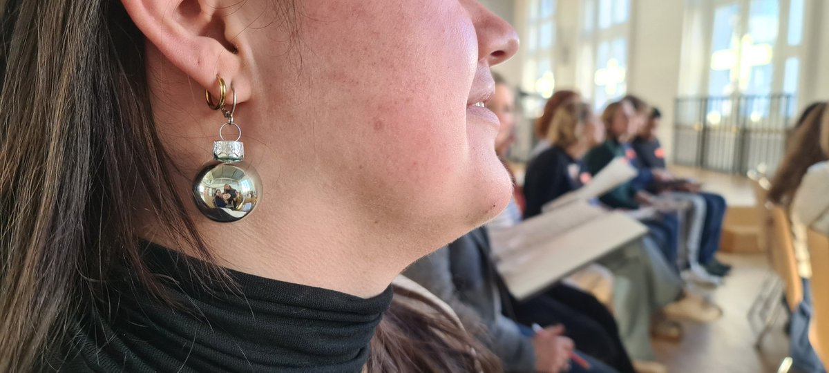 An einem strahlenden Tag 🌞 hallen strahlende Stimmen durch die #HWRBerlin 🎼🎶 #Probe für unser #Weihnachtskonzert am 17. Dez. um 19 Uhr. Herzliche Einladung  <a href="/bpshwrberlin/">BPS.hwrberlin</a>
<a href="/berlinerzeitung/">Berliner Zeitung</a> <a href="/StuWeBerlin/">studierendenWERK</a> <a href="/BerlinTempSchbg/">Bezirksamt Tempelhof-Schöneberg</a> <a href="/SenWGP/">Senatsverwaltung WGP</a> <a href="/HTMIBerlin/">HTMIBerlin</a> <a href="/DAAD_Germany/">DAAD News</a> <a href="/BayViertel/">Bayerisches Viertel</a> <a href="/morgenpost/">Berliner Morgenpost</a>