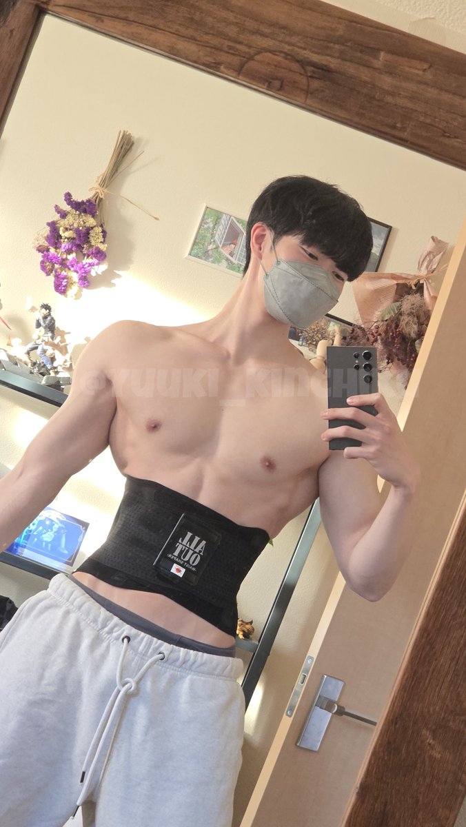 yuuki__kinchiku's tweet photo. 噂の「ウエスト細見え変身ベルト」をつけてみました✨️ https://t.co/sHoHfl4XQC