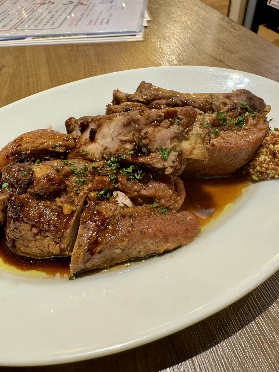su3_taka3's tweet photo. 炭火Roast. Red Graffiti@アソビル
今日は #豚スペアリブバルサミコ煮込 をいただきました。
食べ応えあって美味しかったよー。
#アソビル #横浜 #炭火ロースト #横浜駅東口 #ランチ #RedGraffiti #バンクシー #レドグラ https://t.co/d0vDgcoziL