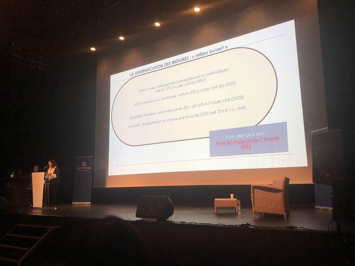 Udaf12's tweet photo. L’Udaf de l'Aveyron a participé à la journée interprofessionnelle sur la protection de l’enfance organisée par le Département, le 28 novembre à Onet le Château.
Madame Magali FOUGERE-RICAUD, magistrate a notamment présenté la MJAGBF, mesure exercée en Aveyron par l’Udaf. https://t.co/cOvKQLeHoB