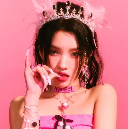 AboutMusicYT's tweet photo. Soyeon of (G)I-DLE when accepting her Best Songwriter award:

"Back when I was a trainee, there were no songwriting lessons for female trainees. But recently, there are a lot of new female idols who are writing songs, so I hope this award gives them some encouragement" https://t.co/rF9F600lOy