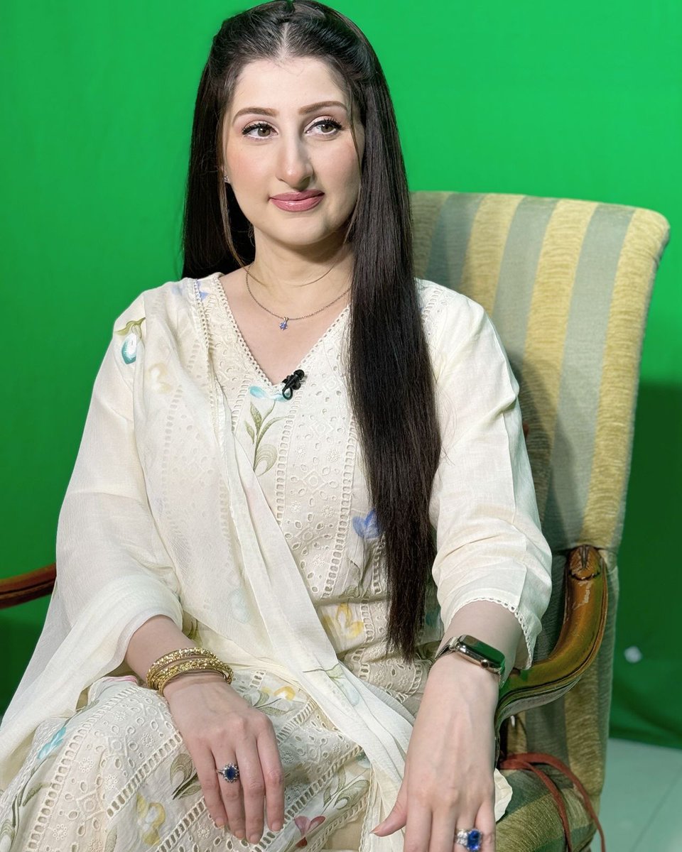 MediaSpringPk's tweet photo. Effortlessly elegant 🤍 @DrArooba1 at the recordings of her web show #Studio3 https://t.co/rIVaaqwV7d