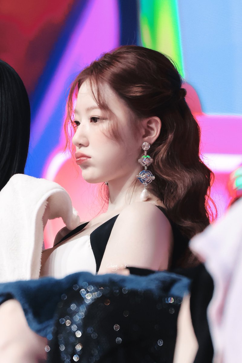 Ccheng_H8's tweet photo. 241130MMA
귀여워ㅠㅠ🥹🤲🏻🫶🏻
#슈화 #SHUHUA #舒華
#여자아이들 #GIDLE #아이들 https://t.co/PqU97vqLJH