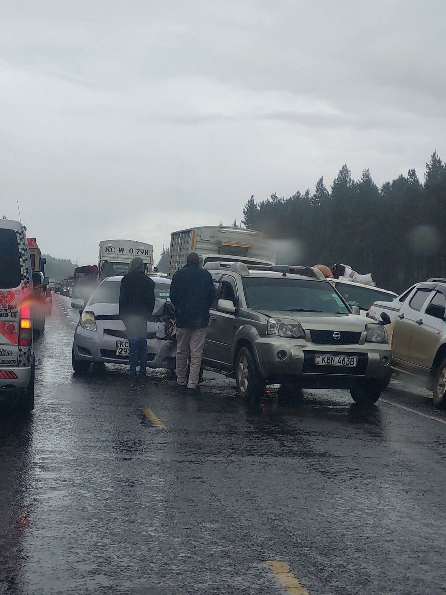the_Shepherd254's tweet photo. @Ma3Route @KeNHAKenya @NPSOfficial_KE Kinale Forest near Soko Mjinga. Possibility of grid-locked traffic. https://t.co/BYKpVcxoXT