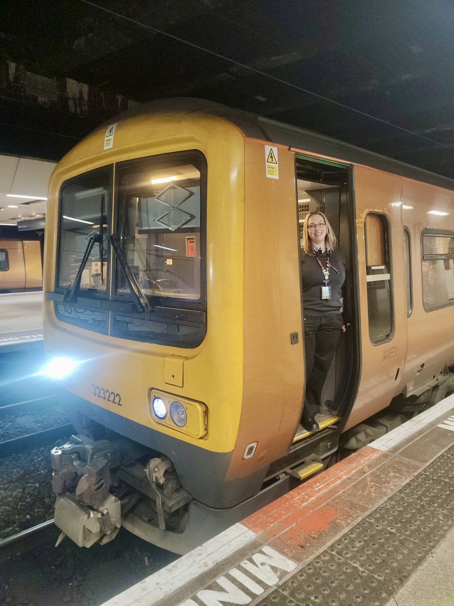 shellienic's tweet image. G’Morning! I’m in the “Spare Chair” again and reminiscing. Today is my #DrivingAnniversary so I’ll share the video of leaving New St on my first solo drive on #Class323 to Redditch. Miss driving this traction! #DayInTheLife #TrainDriver #LoveMyJob #WomenInRail