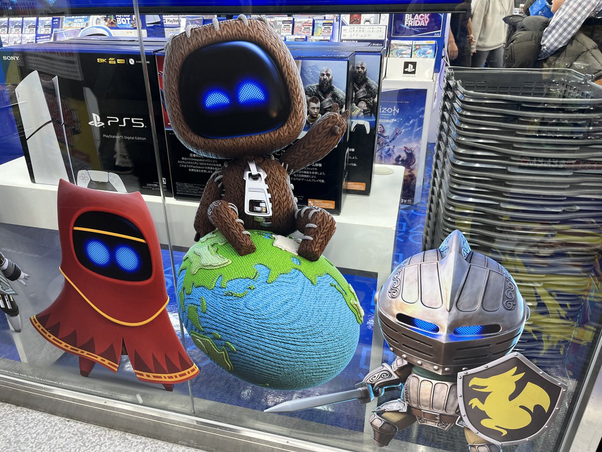 Genki_JPN's tweet image. Astro Bot VIP Bots in Akihabara! #AstroBot