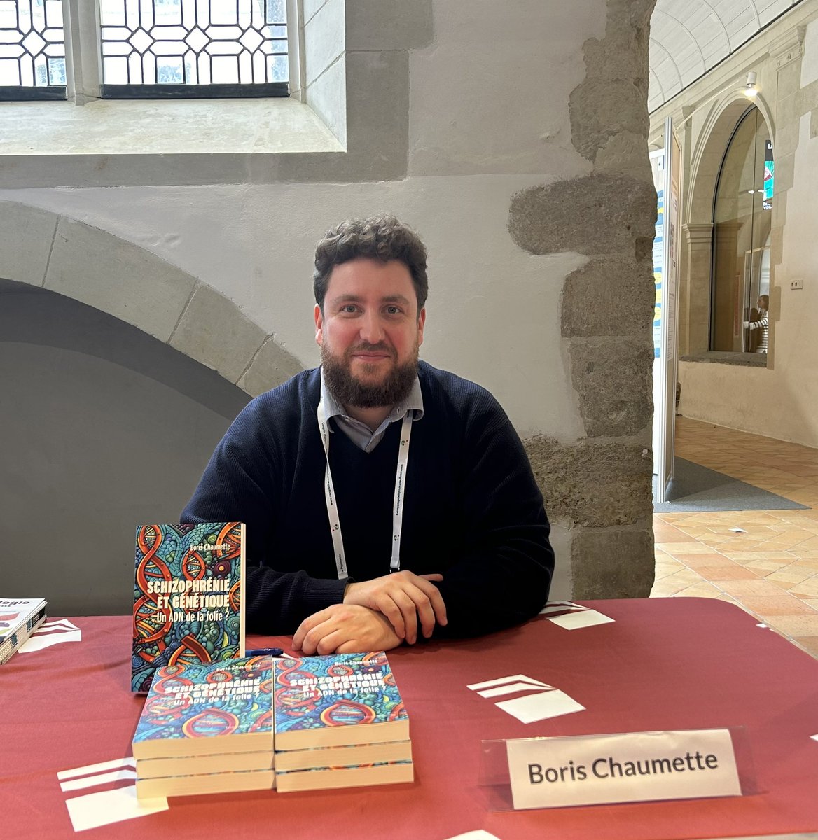 Séance de dédicace au Congrès Français de Psychiatrie. L’occasion d’échanges scientifiques et littéraires avec les collègues qui s’intéressent de + en + à la #psychiatrie #génétique, une thématique en plein essor, qui permet déjà de modifier les soins 🧬 🧠