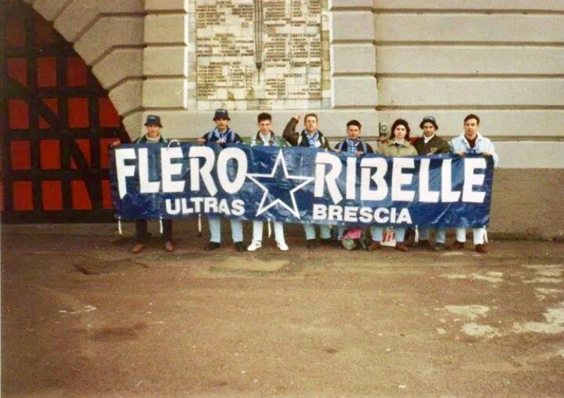 CalcioEngland's tweet photo. ๐ธ @BresciaOfficial ultras outside old @wembleystadium ahead of their 1994 #AngloItalianCup victory https://t.co/HPbvxarxza