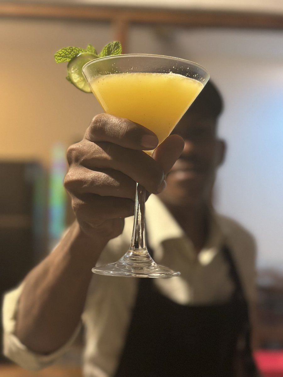 ekalopes's tweet photo. 🍸 https://t.co/LTovaOeN9g