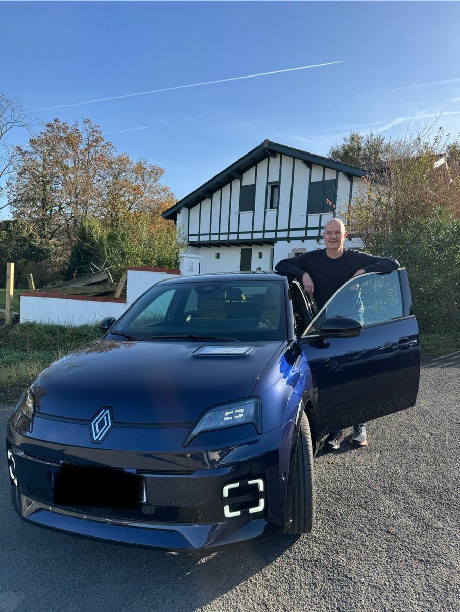 La R5 électrique est fabriquée à Douai, en France, par <a href="/renault_fr/">Renault France</a> 

80% des équipements sont fabriqués par des sous-traitants français. 

Cela montre qu’on peut le faire. Nous devons continuer à accompagner le secteur, et tous ses salariés, sur la voie de la transition.