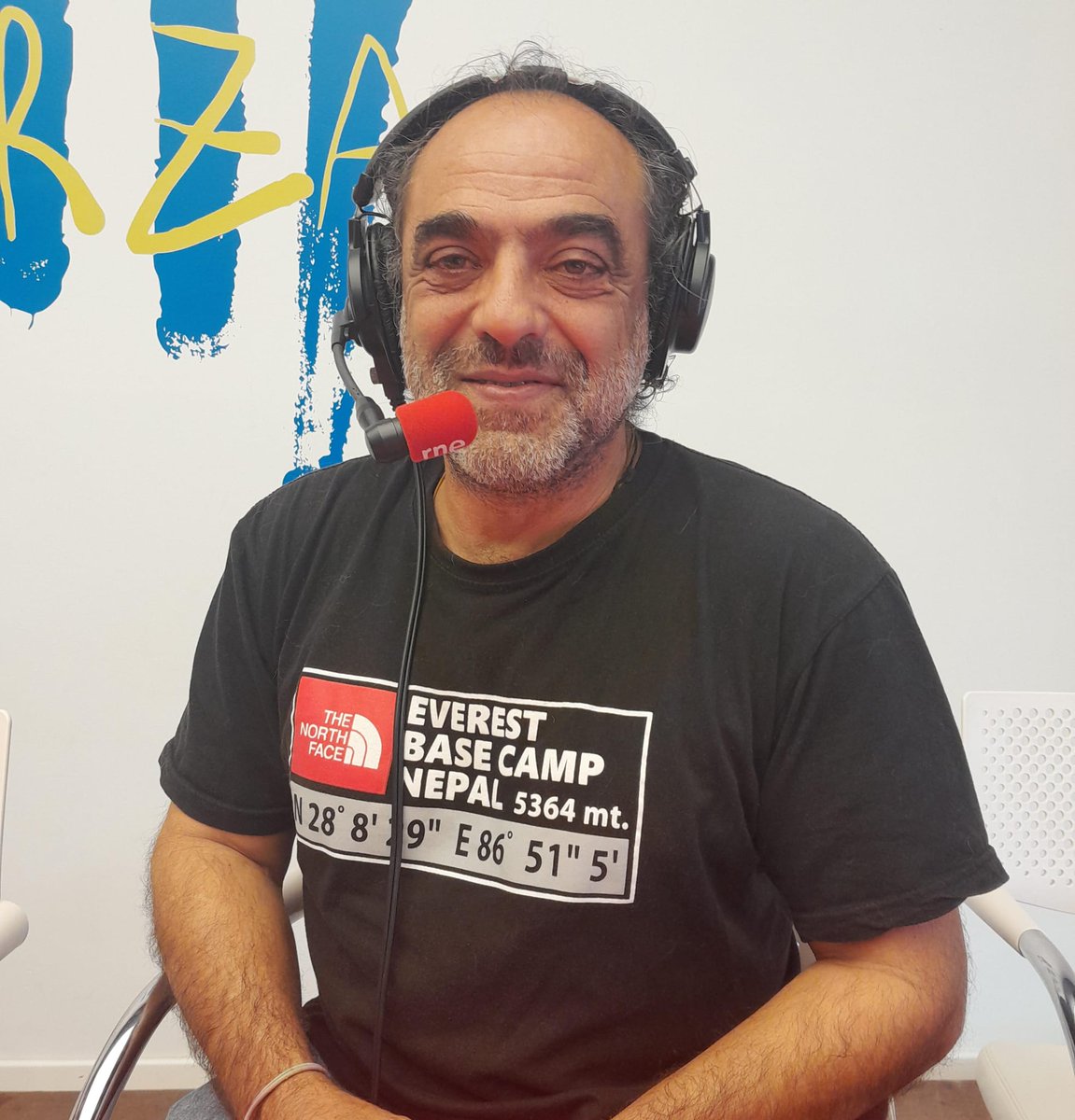 No es un día cualquiera | RNE (@neudc_rne) on Twitter photo Nos acompaña el alpinista <a href="/CarlosPauner/">Carlos Pauner</a> cuarto español, y primer aragonés, en conquistar los catorce ochomiles. También ha logrado alcanzar las siete cumbres. "Las montañas están ahí y me hablan. Me dicen ven, ven, ven. Voy allí, las veo y me cago". Nos acompaña el alpinista <a href="/CarlosPauner/">Carlos Pauner</a> cuarto español, y primer aragonés, en conquistar los catorce ochomiles. También ha logrado alcanzar las siete cumbres. "Las montañas están ahí y me hablan. Me dicen ven, ven, ven. Voy allí, las veo y me cago".