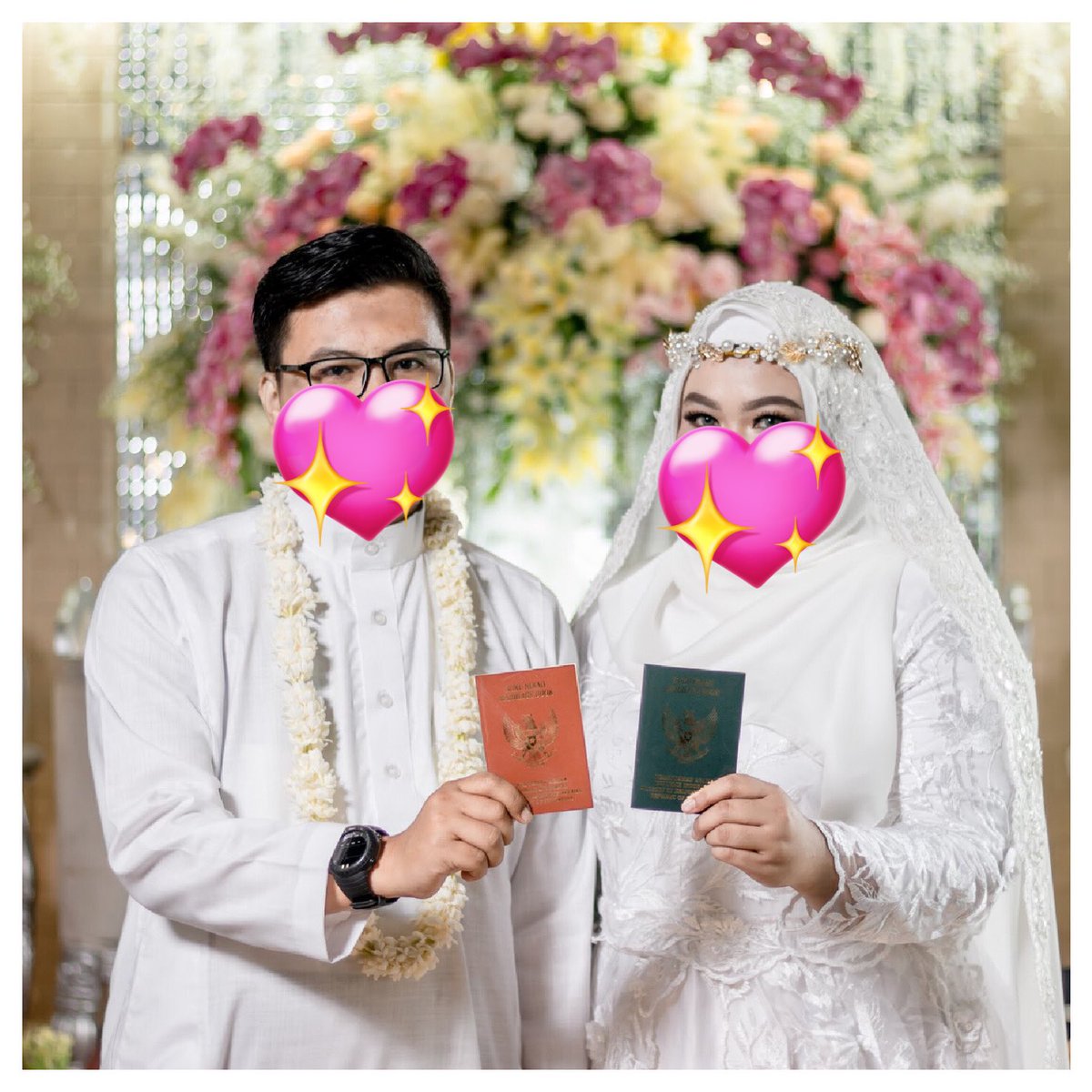 faays's tweet photo. 6 years and still counting 👨🏻‍🦳👵🏻💝
Aamiin..
Slide 1: 2019, us after akad 🥰
Slide 2: Hubby's whatsapp status 🥰 https://t.co/nZ9yVS27sP