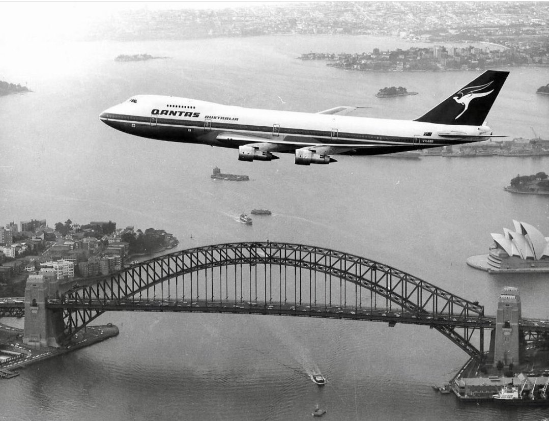 Photo of the Day: A380 flies over the Wearmouth bridge in Sunderland on the 31st Feb 1926 where local Geordies gather to celebrate the Flying Over Gateshead airshow, the event had its own hit theme song "Fog on the Tyne" by local singer Jimmy Nail

Photographed from a Canberra