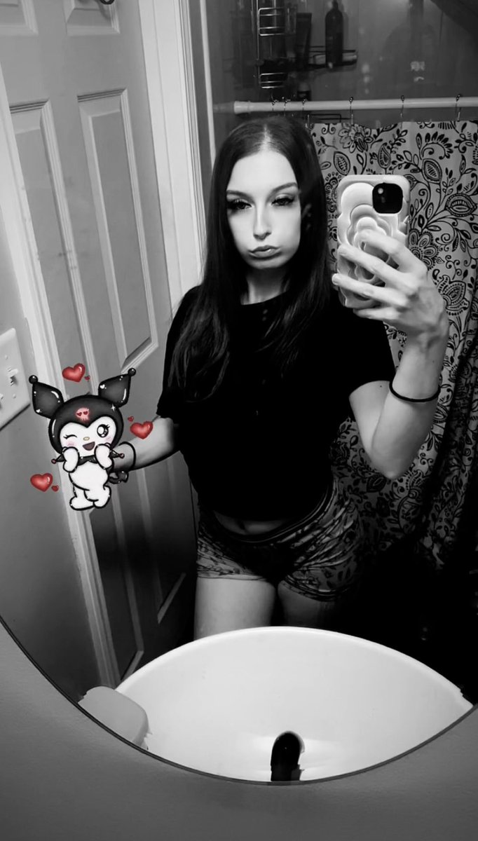 snowbabyy25's tweet photo. no glasses 🤓 
- lashes just 💣❤️‍🔥 https://t.co/3q666oN9BC