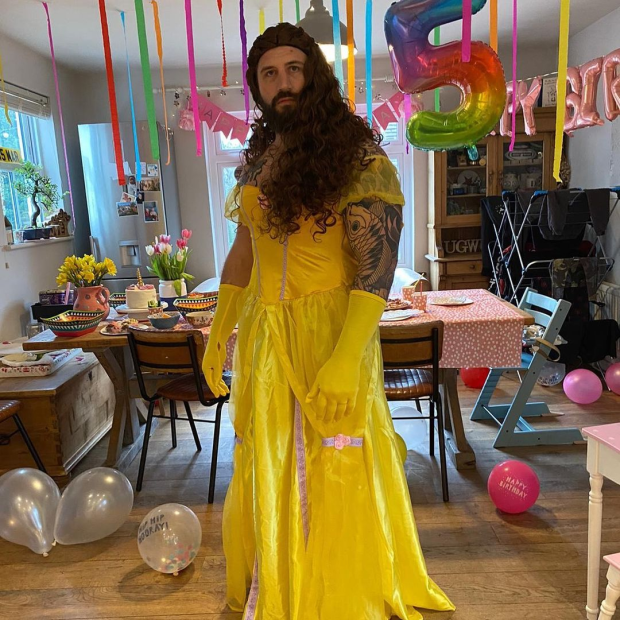 HpSMManager's tweet photo. Se retiró uno de los mejores y más divertidos pilares de rugby.  Como olvidarlo vestido de Princesa de Disney para un cumpleaños de su hija.

#JoeMarler https://t.co/RD0VFCjbSC