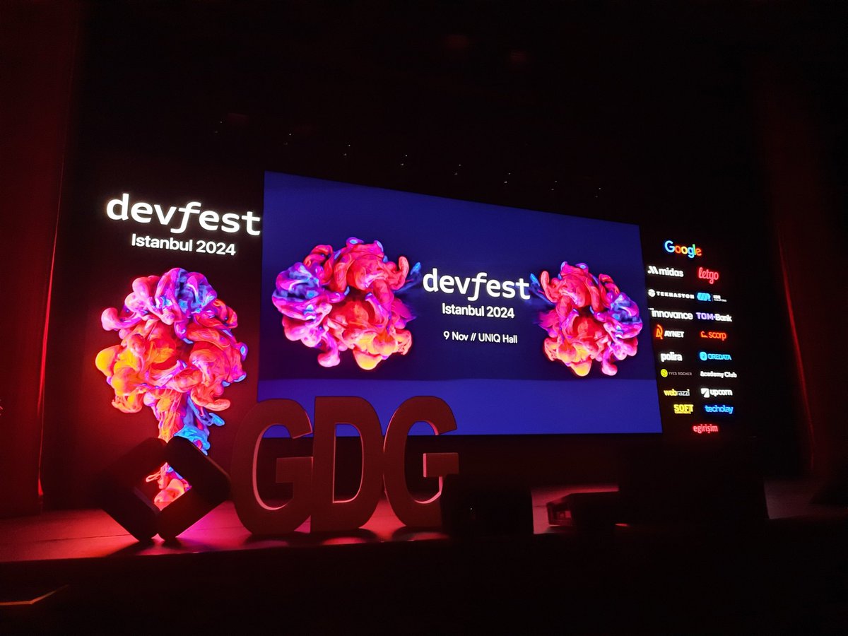 GDGIstanbul's tweet image. 🚀 DevFest İstanbul 2024: Teknoloji ve Topluluk Ruhu Bir Arada! 🚀
Geçtiğimiz Cumartesi (09.11.24), teknoloji tutkunları için yılın en büyük buluşmasını gerçekleştirdik! DevFest İstanbul 2024, bir günü değil, topluluğumuzun yıllar süren tutkusu ve emeğini kutladığımız unutulmaz…