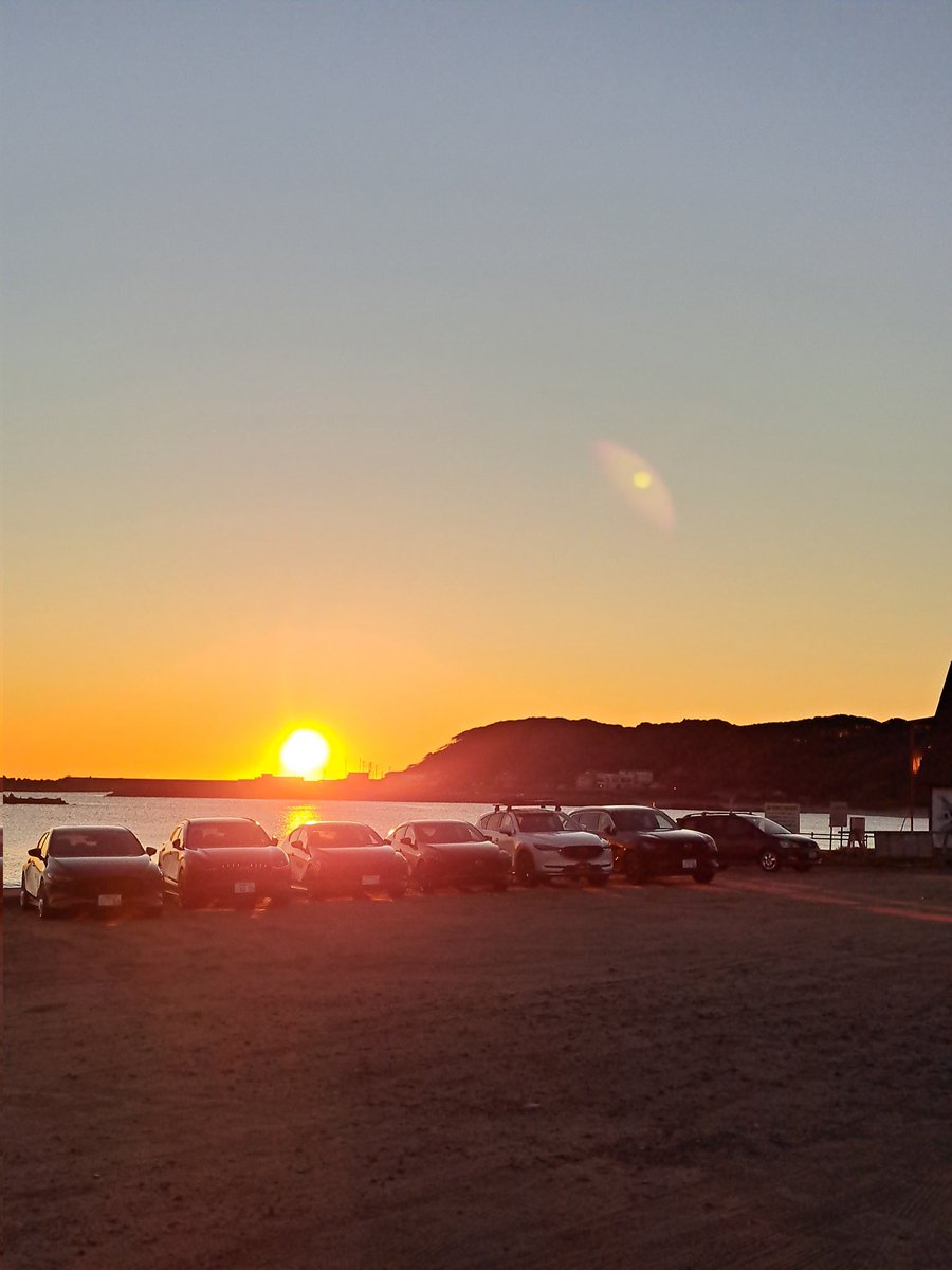 TTO241's tweet photo. 今日は早朝よりフォロワーの皆さんと…
阿字ヶ浦海岸にて日の出🌅オフ🎵
素晴らしい日の出🌅が拝めました👏🤗
#MAZDA3FB #CX30 #CX5 #CX80
#withMazda #beadriver #心よ走れ
#阿字ヶ浦海岸 #AJIGAURA
#日の出 #Sunrise https://t.co/AOtqZlADYL