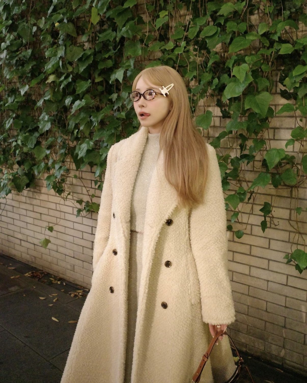 三上悠亜ちゃん♡ミストレアスワンピースコート