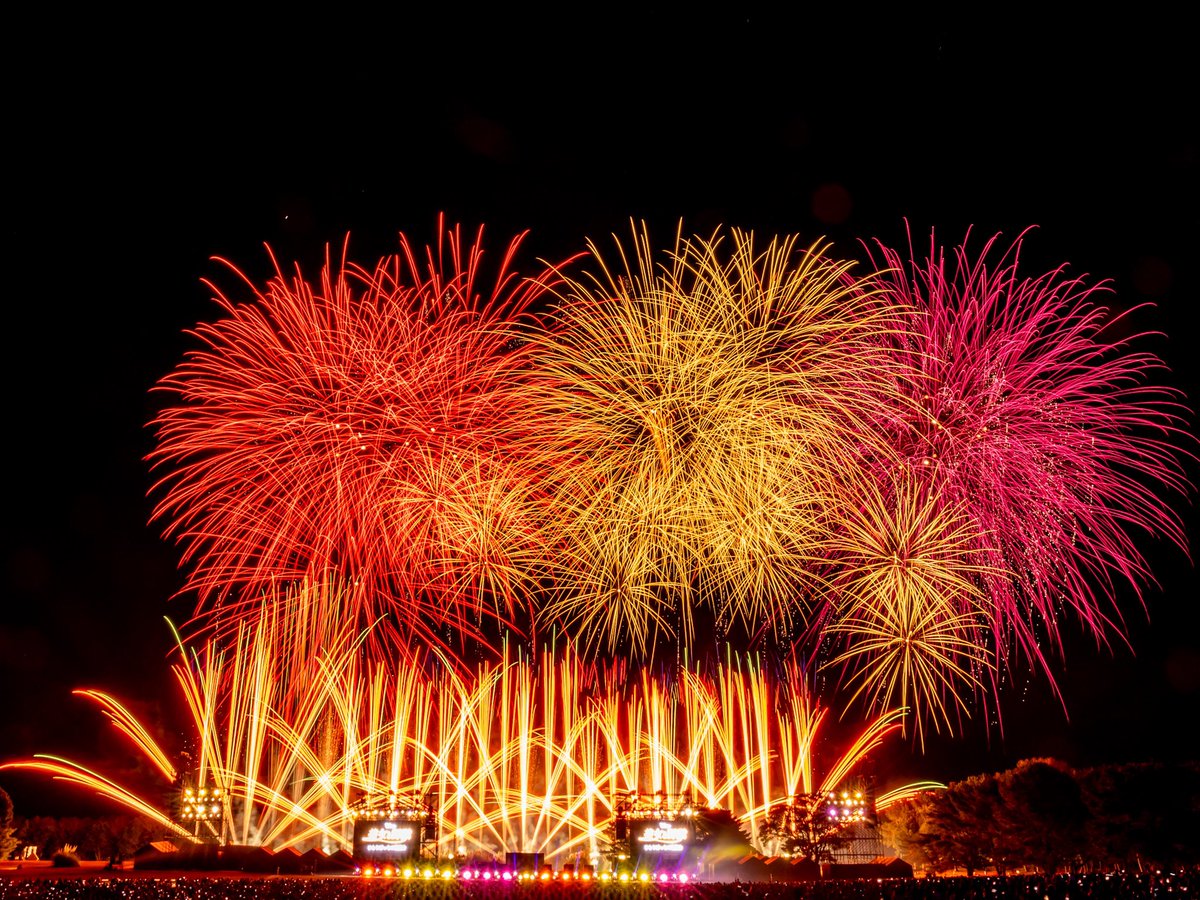 DtimesDeparture's tweet photo. 10,000発を超える花火が名曲と完全シンクロ！
Disney Music ＆ Fireworks( #ディズニーミュージックファイヤーワークス )2024
本日11月30日、茨城・国営ひたち海浜公園の夜空を大輪の花火が彩りました☆
#dmf #ディズニー花火
https://t.co/AUPl3lkwPP https://t.co/EwspN2ex5v