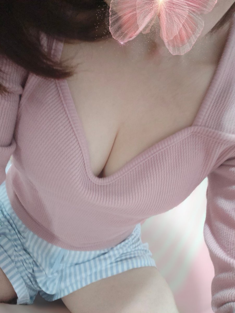 今天有化美美的妝出門😋
可惜你們看不到.....
重點是，我只出門不到2小時，
就回家了耶😮‍💨😮‍💨😮‍💨
是不是有點怎麼樣呢......嘖嘖

#台北人妻
#今天放假
#再等外送
#吃小火鍋 https://t.co/PMWakNdzQK