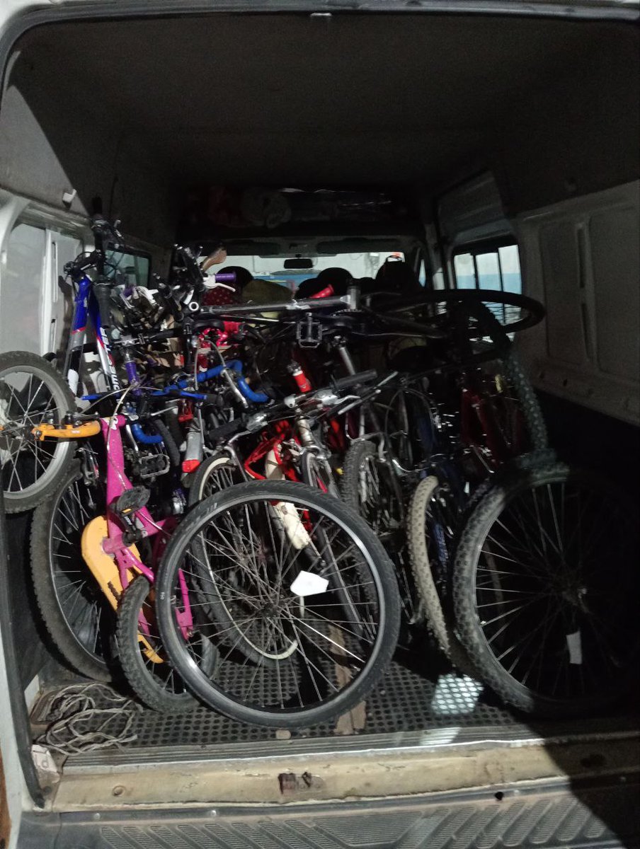 Segundo viaje a Valencia con ayuda. Esta vez con bicis. 

El primero colaborando con el <a href="/SovietGetafe/">SovietDeGetafe</a> y ahora con el taller de bicis de <a href="/AcpEstrellaRoja/">Acp EstrellaRoja ( asociacion de cultura popular)</a>

 <a href="/labicicritica/">Bicicrítica Madrid</a> @Massavalencia <a href="/massacriticabcn/">Massa Crítica BCN</a>