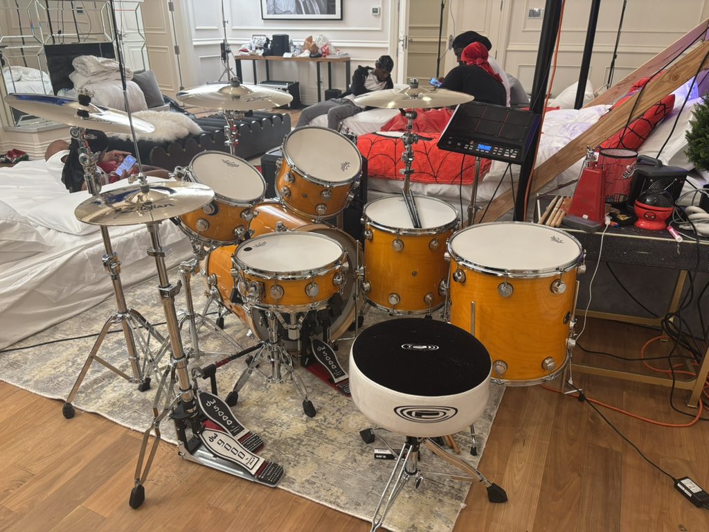 OfficeDrummer tweet media