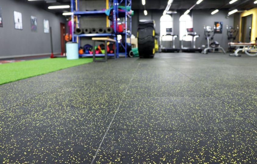 RubberDubai's tweet photo. Discover the best rubber flooring for durability and style! Ideal for high-traffic areas, it offers comfort, easy maintenance, and resilience. #RubberFlooring #dubai #abudhabi #uae 
Call Now: +97156-600-9626 Email: info@rubberflooringdubai.com
Visit: https://t.co/v9xz56YHor https://t.co/clPIhnLmW4