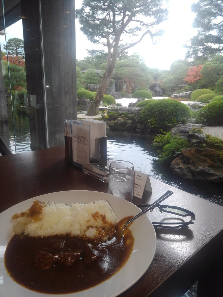 21年連続世界一の日本庭園に行って来ました。庭師の本気が見れます。
島根県に来たら是非立ち寄ってみて最高の癒しと美を体感出来ます。