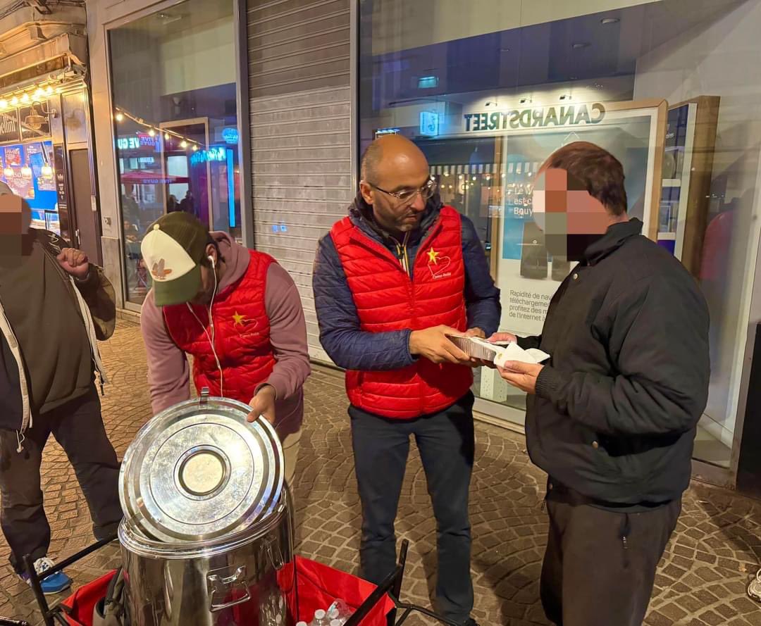 ElhossainAms's tweet photo. ❤️ Ce soir, nous avons retrouvé nos amis dans les rues fraîches de #Lille. 

🌟 Nous avons partagé un repas dans une ambiance simple et conviviale, passant un long moment d’échange et d’écoute bienveillante. https://t.co/9AwIAiMLHo