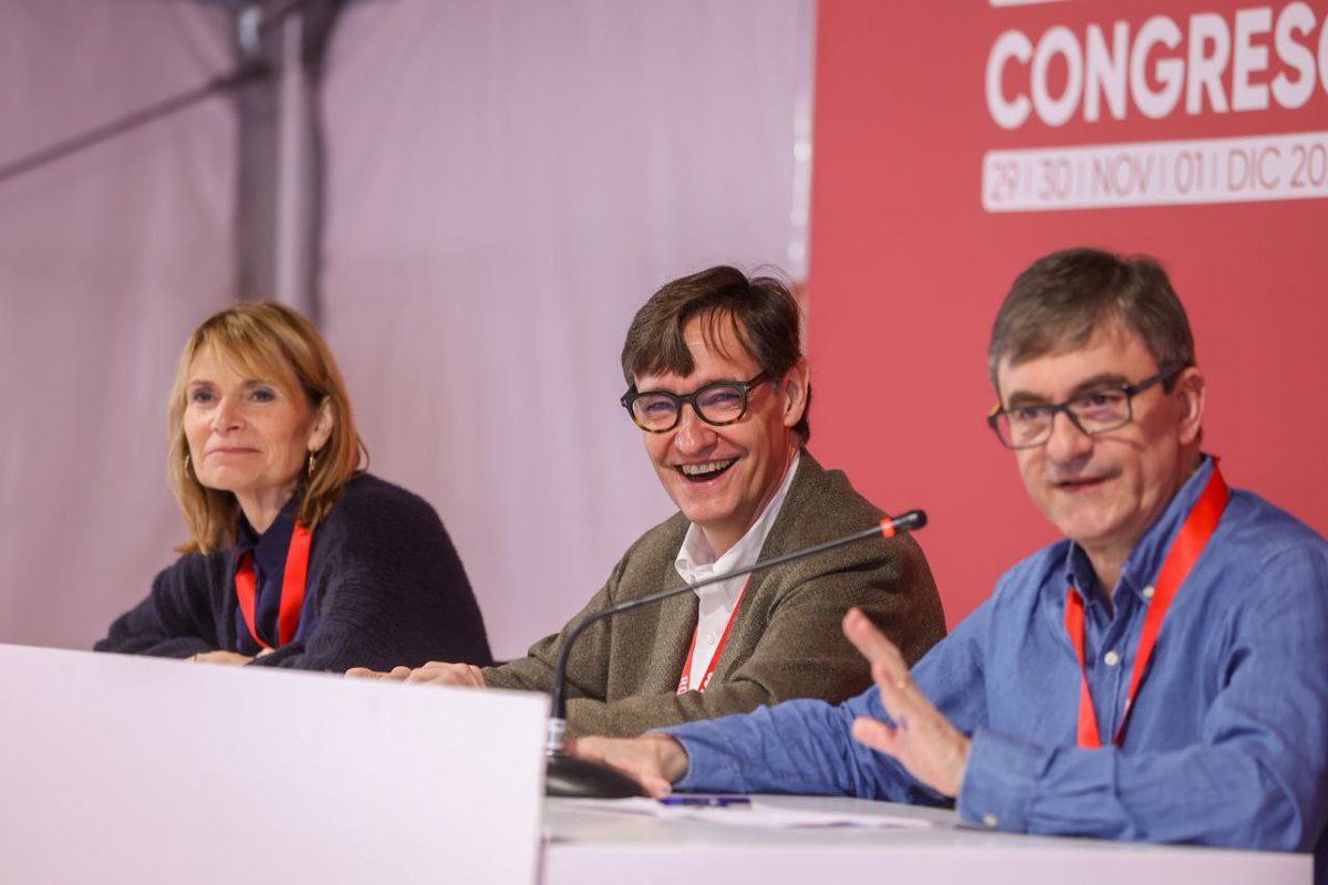 salvadorilla's tweet photo. 🌹 Los y las @socialistes_cat asistimos al #41CongresoPSOE con optimismo y con muchas ganas.

Tenemos dos grandes objetivos: construir un proyecto sólido, claro y útil para España, y apoyar el liderazgo de @sanchezcastejon.

#EspañaAdelantaPorLaIzquierda https://t.co/VqTCN55w6m