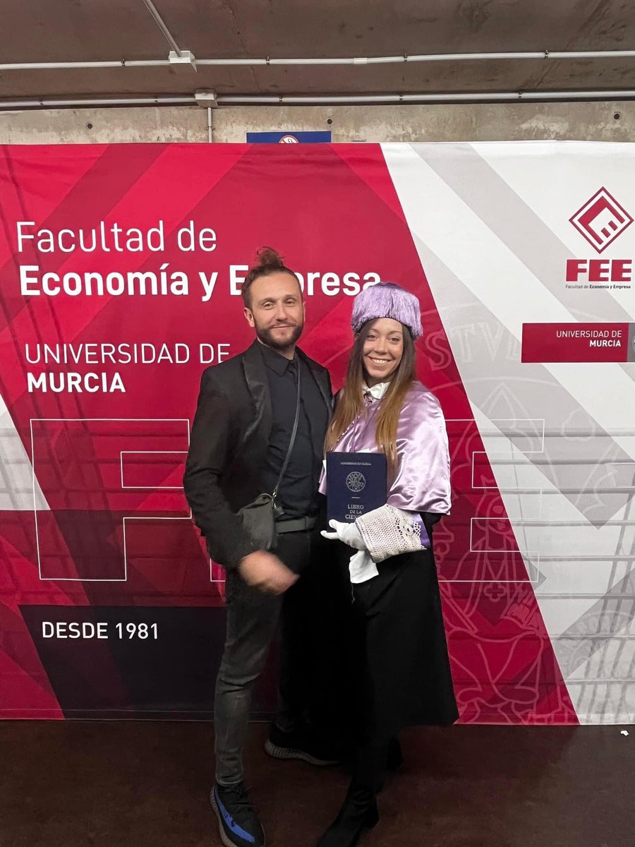 IsaMar_GM's tweet photo. Acto de investidura a nuevos doctores UMU #UniversidaddeMurcia #EIDUM #Actodeinvestidura #Psicología https://t.co/DpMuUfZ0fG