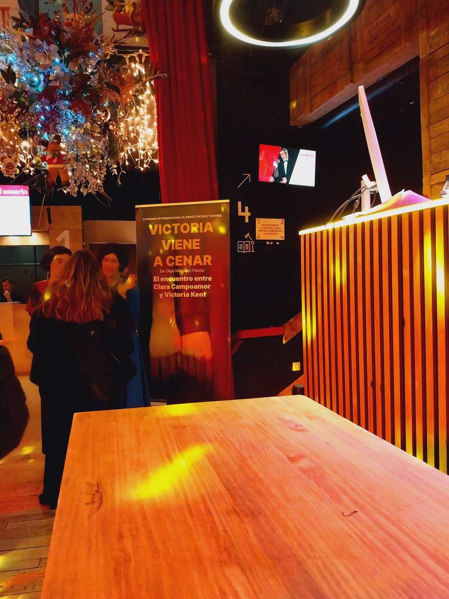 Maravillosa la obra de teatro : <a href="/VictoriaViene/">Pisando Escenario</a> ; las actrices están increíbles y es absolutamente emocionante ver NUESTRA Historia contada de una forma tan humana y emotiva. Las devuelven a la vida con un tacto tan bonito..🥺