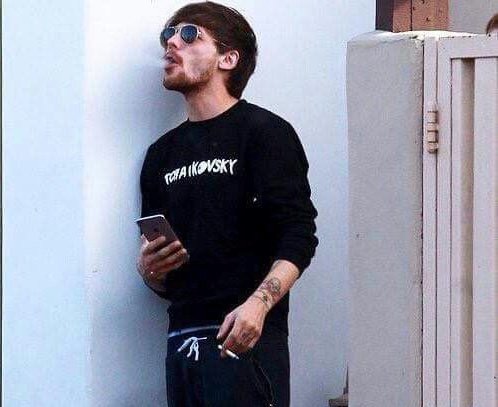 ً (@louismoking_) on Twitter photo 