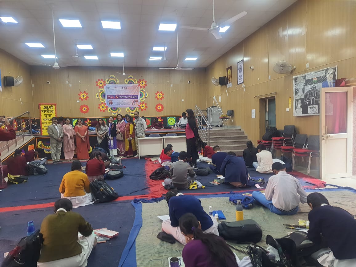west_yuva's tweet photo. #GGSSS West Patel Nagar में 02 दिवसीय #YouthFestival के दौरान चित्रकला में अपनी प्रतिभा का प्रदर्शन करते हुए |   #MYBharat #NYKS

@nyksindia

@mansukhmandviya https://t.co/L1HqWV540V