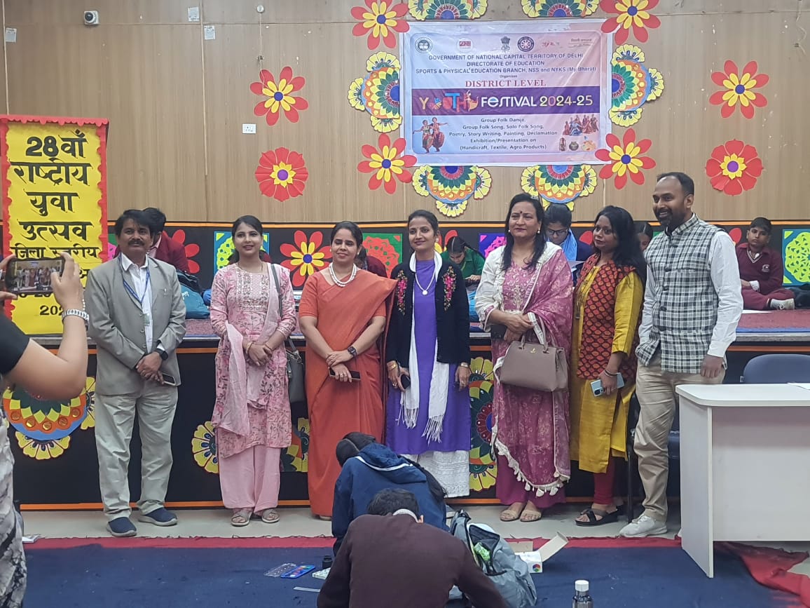 west_yuva's tweet photo. #GGSSS West Patel Nagar में 02 दिवसीय #YouthFestival के दौरान चित्रकला में अपनी प्रतिभा का प्रदर्शन करते हुए |   #MYBharat #NYKS

@nyksindia

@mansukhmandviya https://t.co/L1HqWV540V