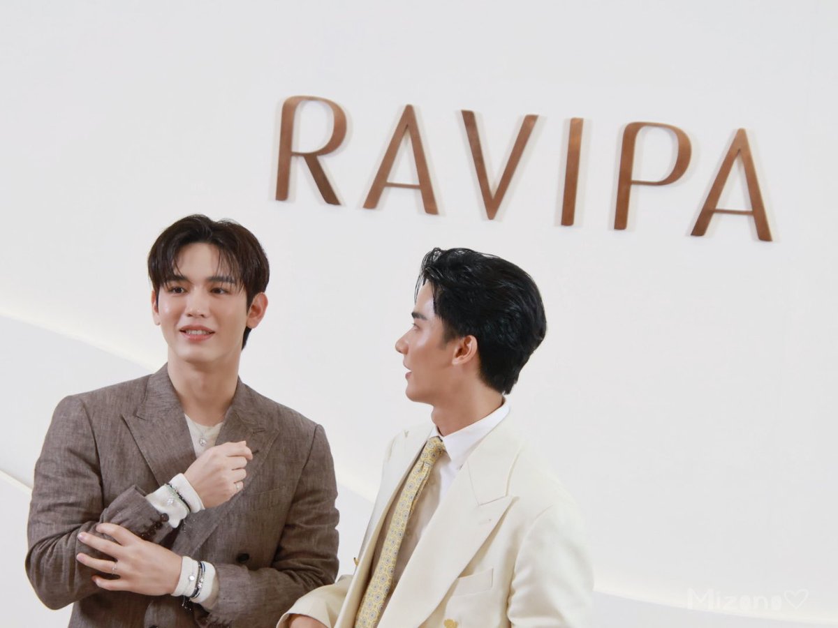 Mizono_BB's tweet photo. เหมาะสมขนาดนี้ . . .
จงเติมคำในช่องว่าง 😎😎
TN x RAVIPA JEWELRY
#RAVIPAxTayNew
#Tawan_V #Newwiee  https://t.co/miYDsvUVFN