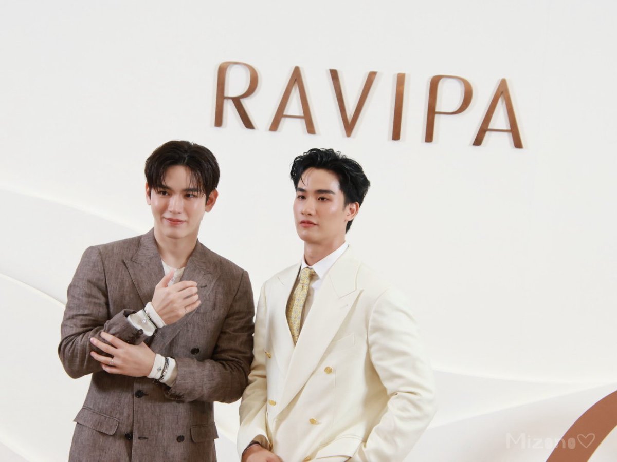 Mizono_BB's tweet photo. เหมาะสมขนาดนี้ . . .
จงเติมคำในช่องว่าง 😎😎
TN x RAVIPA JEWELRY
#RAVIPAxTayNew
#Tawan_V #Newwiee  https://t.co/miYDsvUVFN