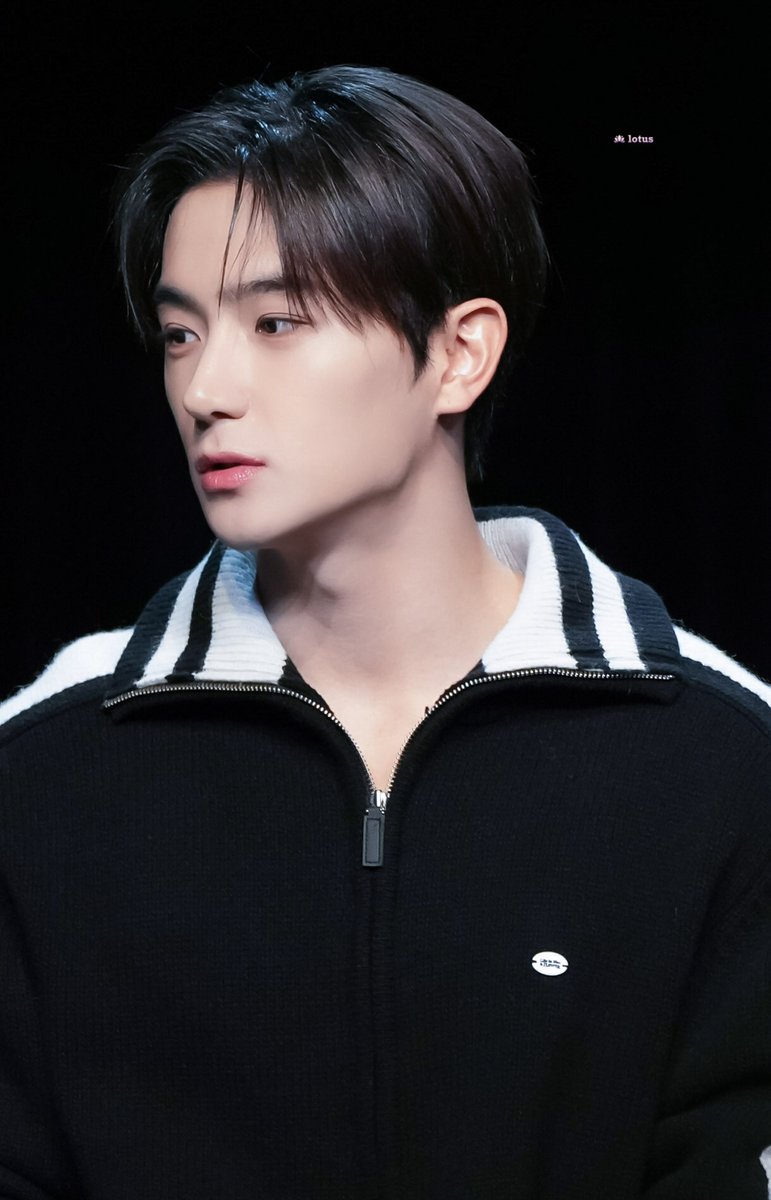 lotus_HJ0913's tweet image. 241129 ⚫️ 🤍 

#이재현 #현재 #HYUNJAE #더보이즈
#THEBOYZ