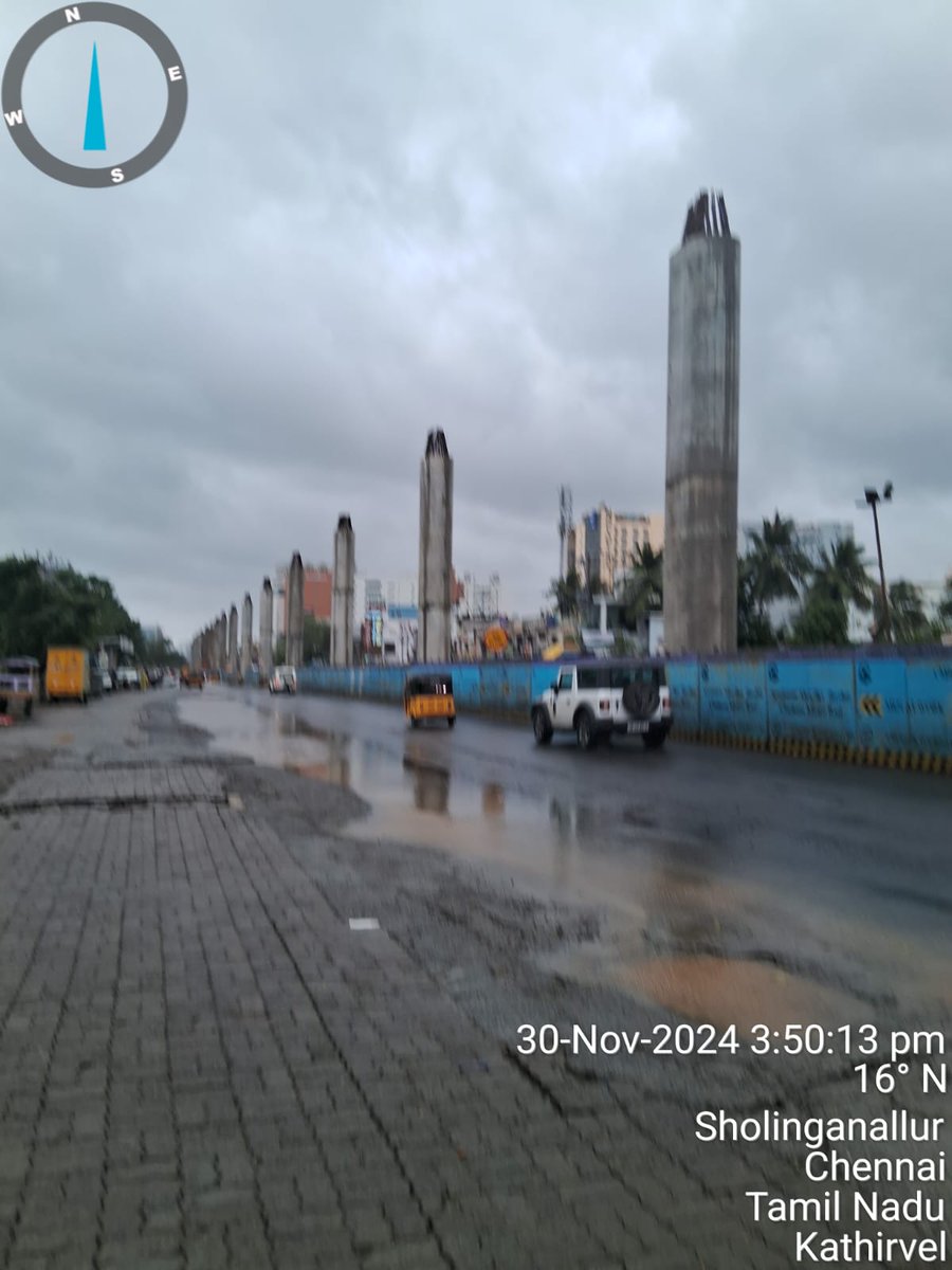 cmrlofficial's tweet photo. There is no water stagnation along the stretch from Sholinganallur to Okkiyam Thoraipakkam. The road is clear, and traffic is moving as usual. CMRL teams are on high alert to address any flooding challenges. Stay safe! 

#ChennaiRains #CMRLUpdate #ChennaiRains #CycloneFengal #chennai #chennaimetro #metrorail #chennairain #publictransport #cmrl