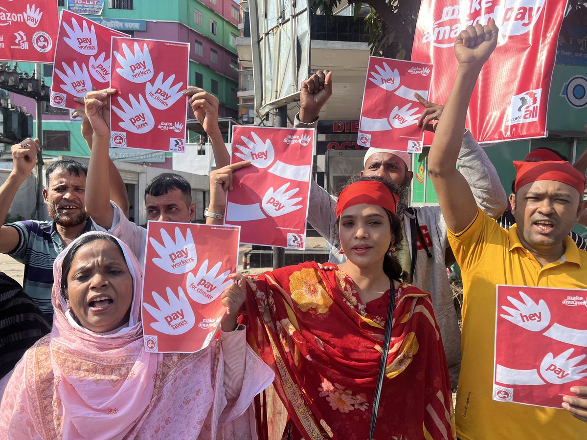 NazmaAkter73's tweet photo. Yesterday, on #BlackFriday, BD union &amp; Garments workers stand against #Amazon, one of the most corrupted brands in the world. Amazon must #SignTheAccord, pay workers $200 &amp; union rights.
#Make_Amazon_Pay
@IndustriALL_GU @ituc @uniglobalunion @ProgIntl @AmazonWorkersIn https://t.co/dzNkHUtfbn
