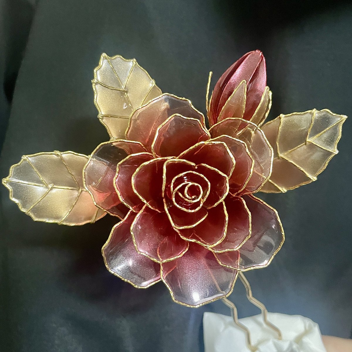 olkzmr_wistaria's tweet photo. 赤薔薇の簪🌹🎄.*

 #ディップアート  #薔薇  #かんざし  #web簪展  #ハンドメイド好きさんと繋がりたい  #ハンドメイドで冬を楽しもう https://t.co/LrICnBiZld