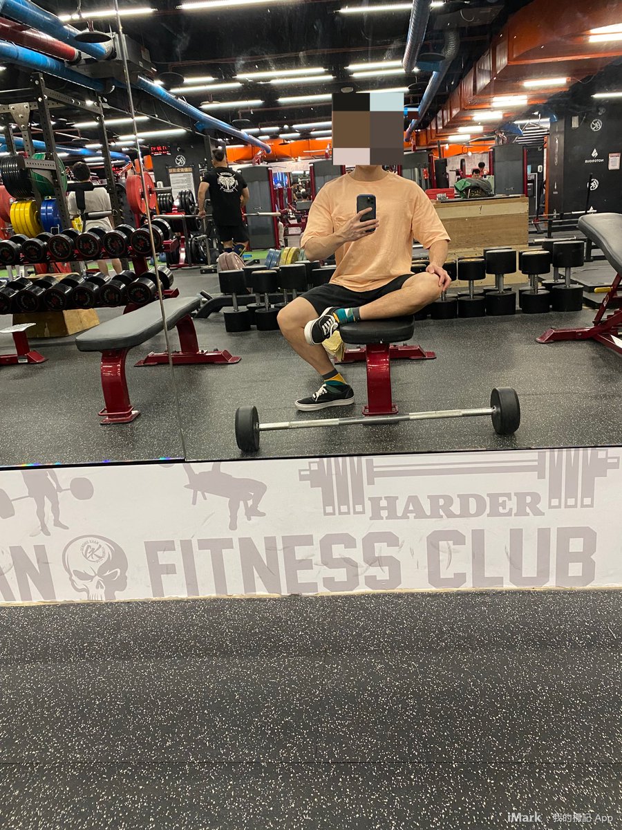 天氣冷
要穿衣服
脫衣服…床上再脫😏