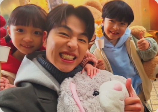 Ismemrql's tweet photo. my husband and my twins everyone 🥹 https://t.co/BYhEDEEdIE